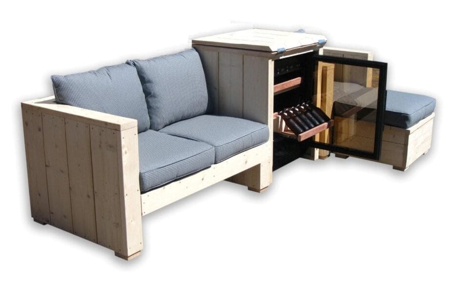 Bierloungeset, is een bierbewaarkast met een gehele loungeset. Bierbewaarkast geïntrigeerd in de set.