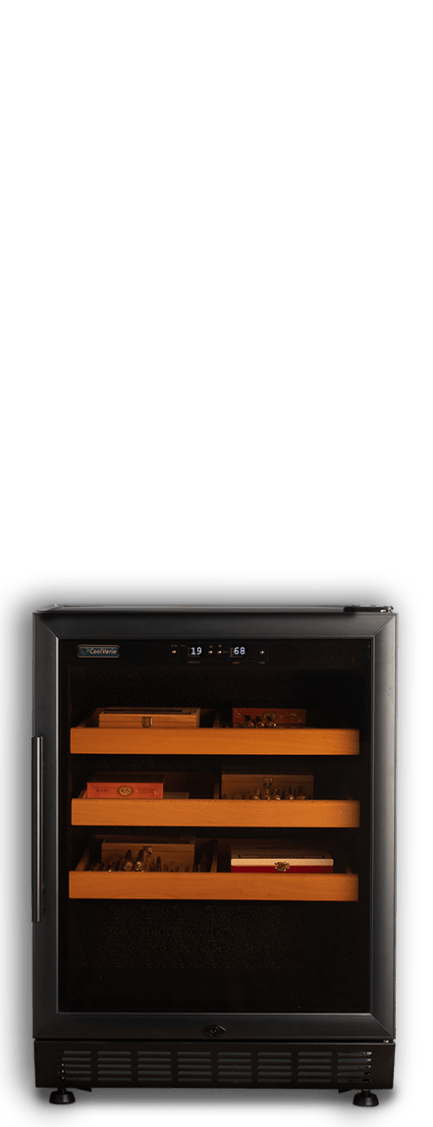 Sigaar klimaatkast (humidor), hoogte 84cm, voorzien van meerdere sigaren dozen.
