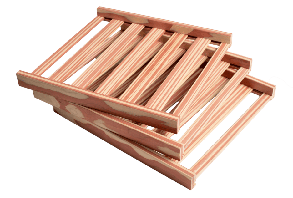 Drie extra stevige plateaus voor de sigaar-klimaatkast (humidor), waardoor de plateaus meer gewicht kunnen dragen daar wij ook de vraag kregen om bijvoorbeeld whisky ernaast te kunnen opslaan), de gleuven zijn daardoor iets ruimer dan voorheen