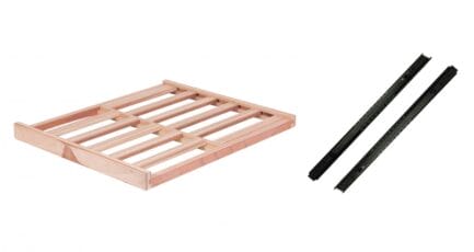 Een uitschuifbaar plateau (groot) voor bewaarkasten naast twee zwart metalen kogellager railings.